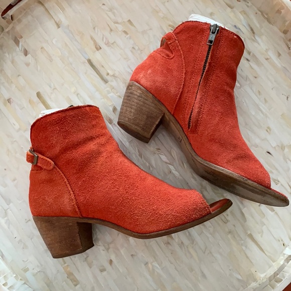 MATISSE rust/orange block heel side buckle suede bootie size 6.5 - Picture 2 of 12